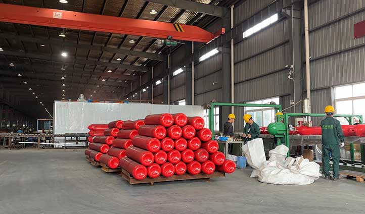 Industrial gas cylinder delivery site and product production process